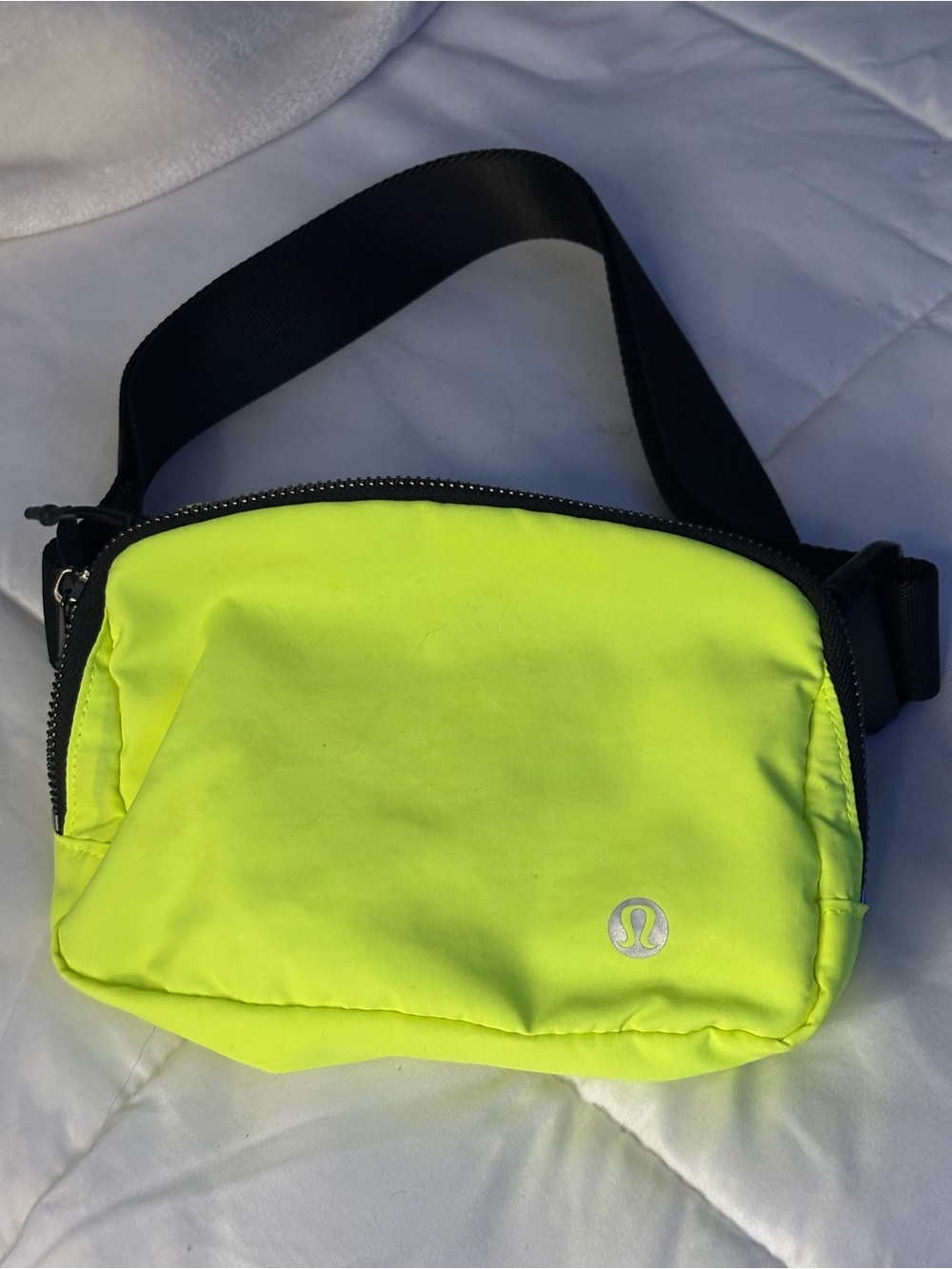 Lululemon Everywhere Belt Bag 1L Highlight Yellow / Electric Lemon - LIKE NEW